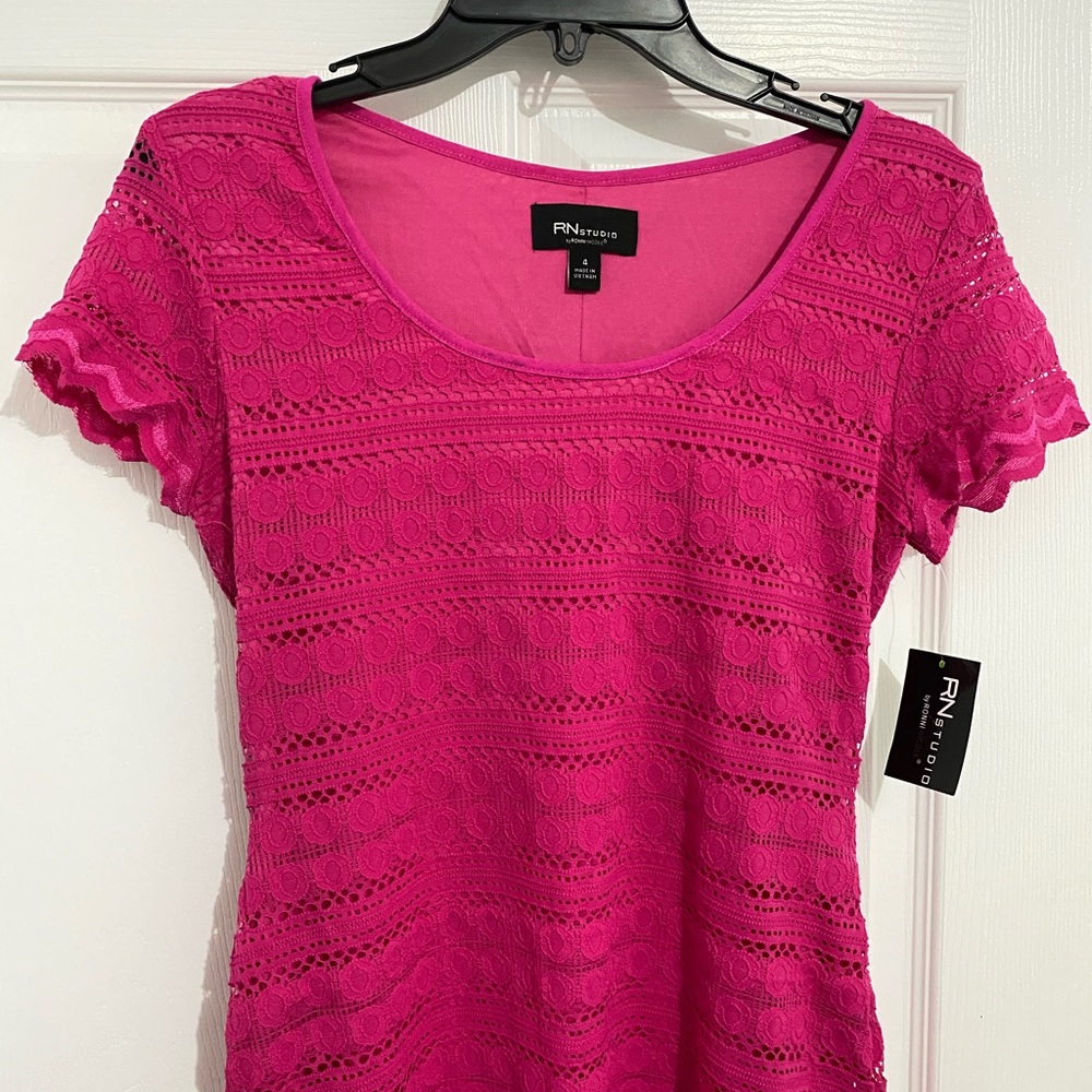 Casual pink midi dress.